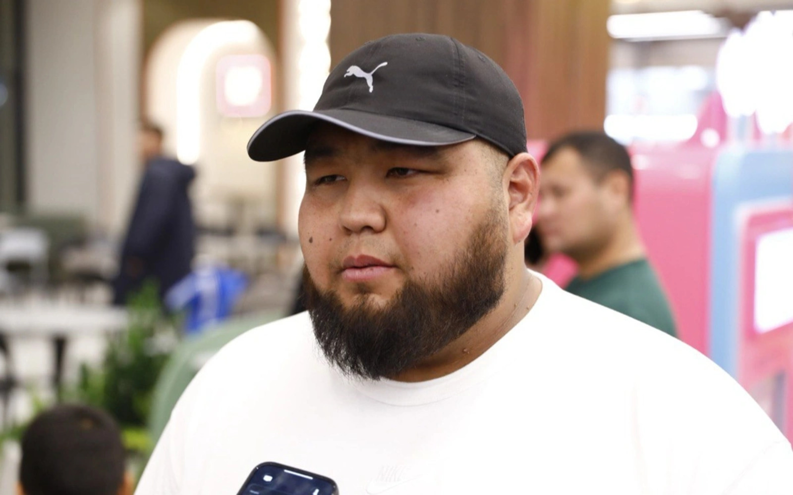 Бір топ балапан еденде фитнес нұсқаушысын қуантады Бір топ балапан еденде фитнес нұсқаушысын қуантады