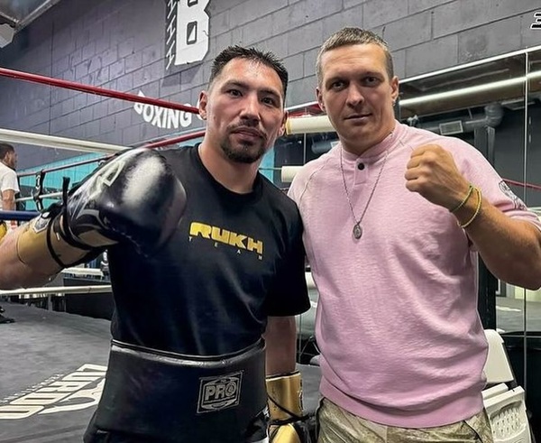 Жәнібек Әлімханұлы Александр Усикпен бірлесіп жаттығу өткізді