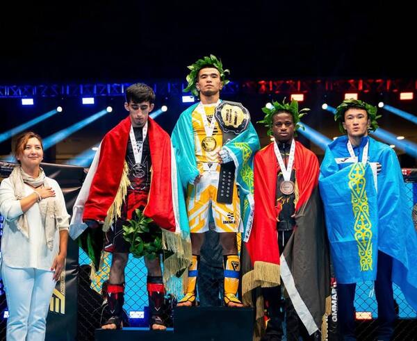 Ерлан Қабдулов пен Жақсыбек Аймаханов аралас жекпе-жектен әлем чемпионы атанды