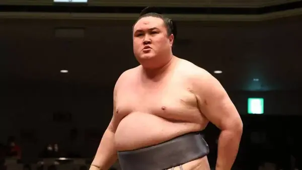 Қазақ сумошысы Лондондағы турнирді жеңіспен бастады