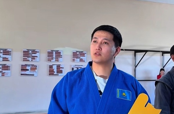 Маңғыстаулық спортшы өзіне берілген пәтерді бапкеріне сыйлады