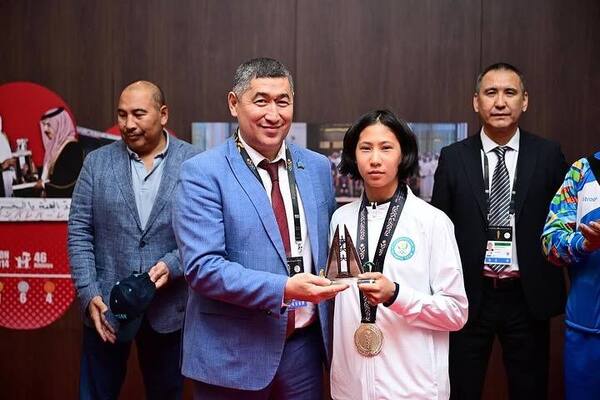 Руслан Есеналин Анель Цойды Азия ойындарындағы жеңісімен құттықтады