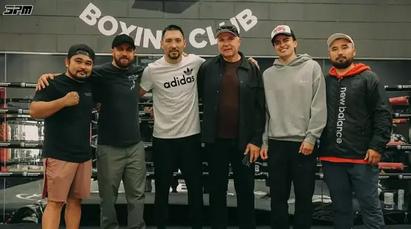 Ломаченко Жәнібек Әлімханұлының жаттығуына барып, қолдау көрсетті