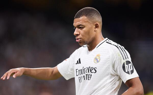 УЕФА серіктесі әлемдік футболшылардың жалақысы екенін мәлімдеді