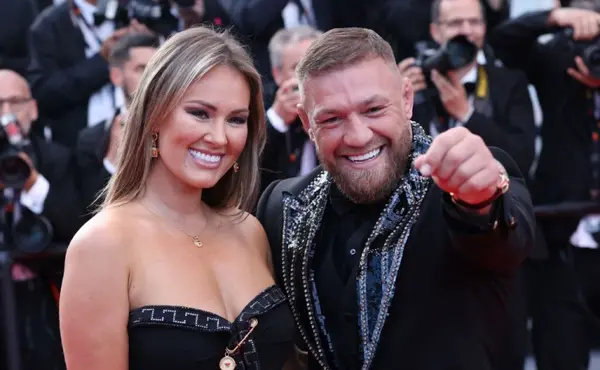 Конор Макгрегор Ватиканда төрт баласының анасымен некелеседі