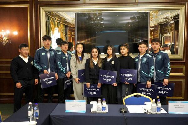 Түркістанда жылдың үздік ауыр атлеттері марапатталды