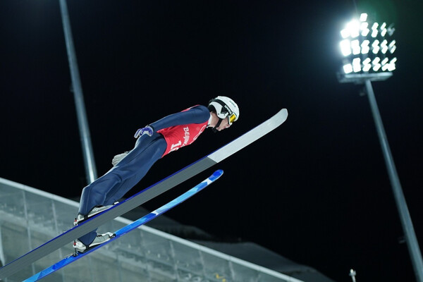 Қазақстан екі спортшы шаңғымен тұғырдан секіруден әлем кубогының финалына шықты