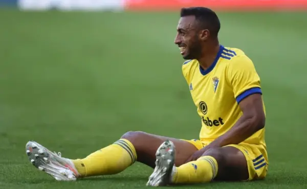 Африка кубогында төрешіні қорлаған екі футболшы дисквалификацияға жіберілді