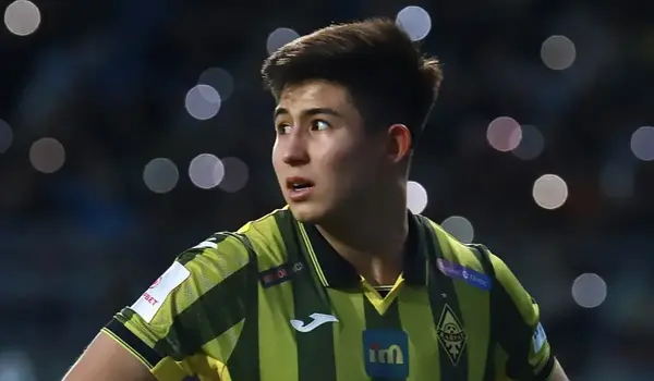 «Футбол елшісі»: Дастан Сәтпаев әлемнің үздік жас ойыншылары қатарына енді