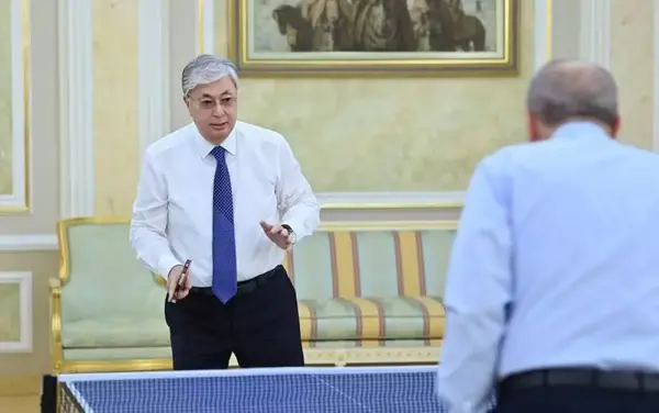 Тоқаев үстел теннисі мен йогамен тұрақты айналысып 9 келі салмақтан арылғанын айтты