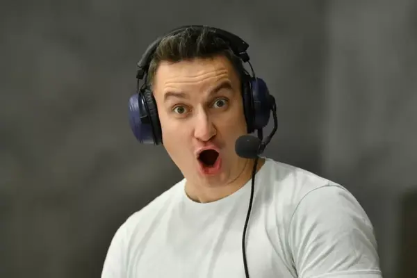 Қазақстандық жас хоккейшілерді кемсіткен комментатор уақытша эфирлерден шеттетілді