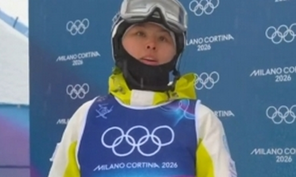 Қазақстан туын ұстаған спортшы параллель могулда жарысты аяқтады