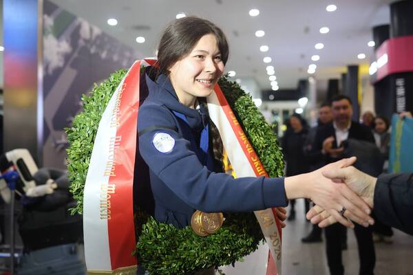 Конькимен жүгіруден әлем чемпионы атанған Кристина Шумекова елге оралды