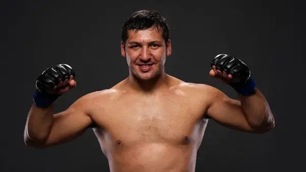 Қазақстандық Дияр Нұрғожай UFC-дегі алғашқы жеңісіне қол жеткізді