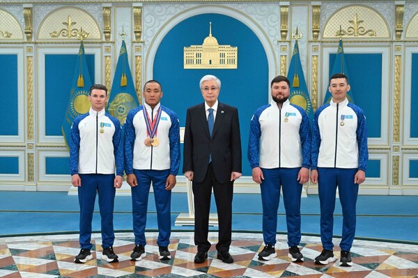 Мемлекет басшысы ХІV Қысқы Паралимпиада ойындарының чемпионы Ербол Хамитовты марапаттады