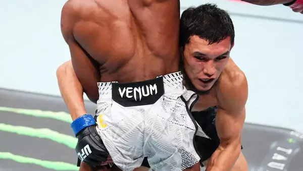 Қазақстандық файтер допинг қолданғаны үшін UFC-ден шеттетілді