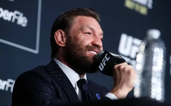 Конор Макгрегор ұзақ үзілістен кейінгі UFC-дегі алғашқы жекпе-жегінде жеңіліп қалды