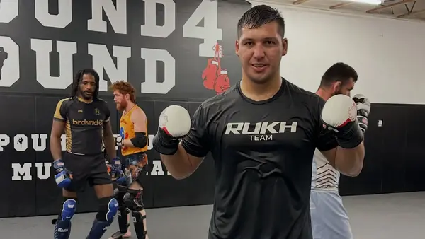 Дияр Нұрғожай UFC турнирінде қарсыласын бірінші раундта нокаутқа түсірді