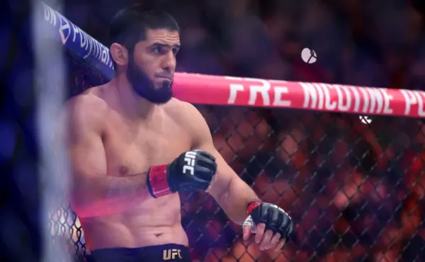 Ислам Махачев UFC-дегі ауыр жекпе-жектен кейін ұзақ уақыт емделетін болды